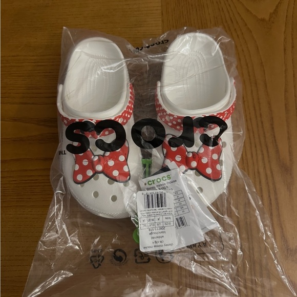NWT CROCS Minnie Mouse Clogs KIDS J4 - Picture 2 of 4